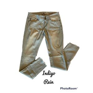 Indigo Rein SZ 5 Woman’s Jr Light Wash Factory Faded/Distressed Denim Jeans